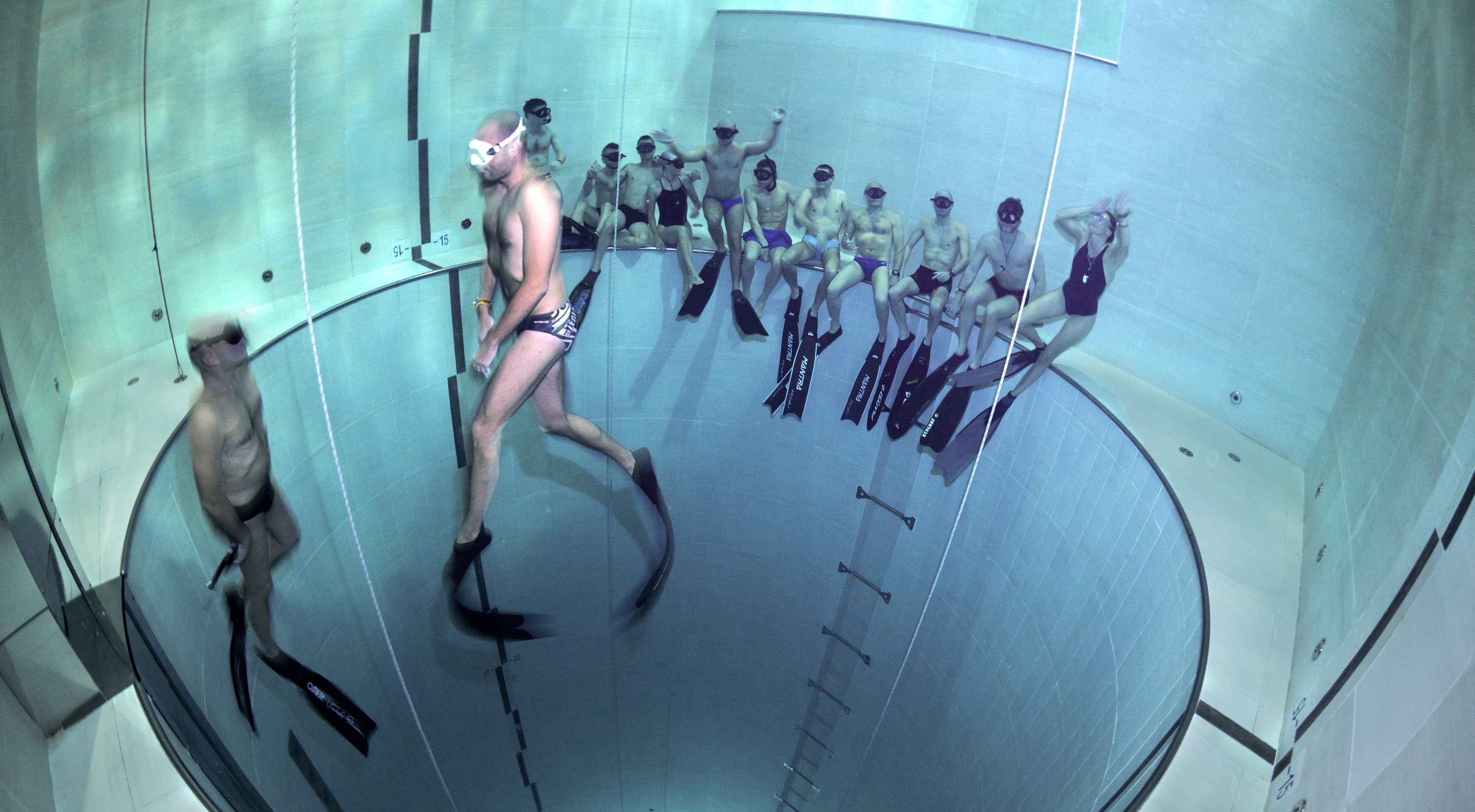 Trening v najglobljem bazenu na svetu